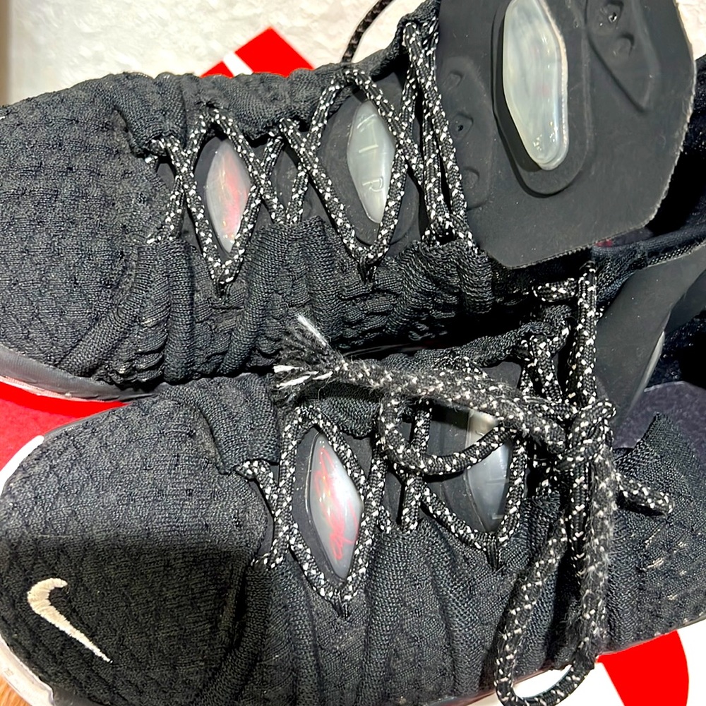 Lebron size 6 - Picture 2 of 4